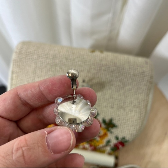 Vintage iridescent beaded clip on earrings - Picture 5 of 9